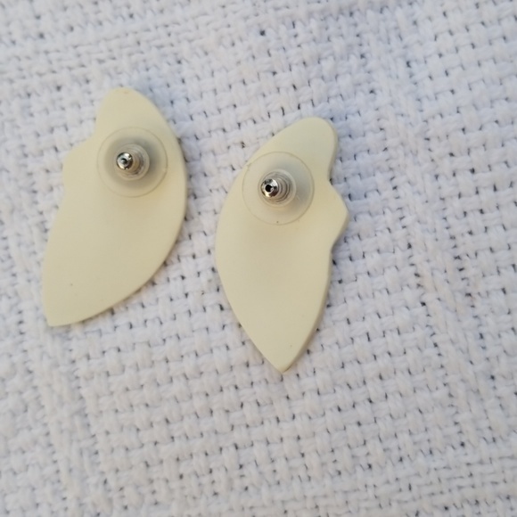 Vintage MOP earrings - Picture 3 of 5